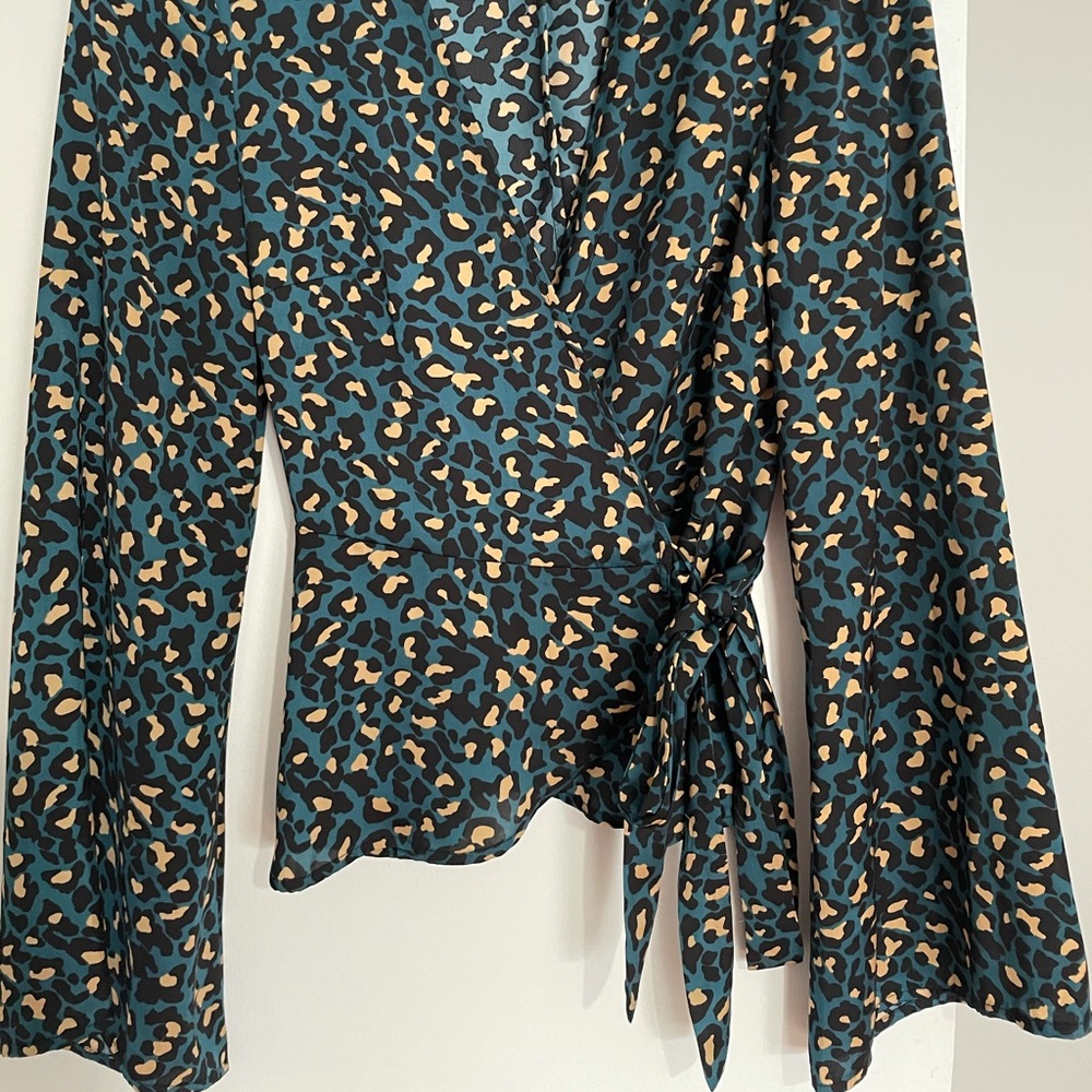 BCBGMaxAzria Teal and Black Leopard Print Wrap Top
